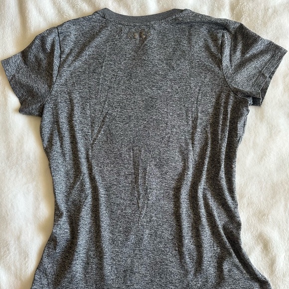 Under Armour HeatGear Short Sleeve V-Neck Loose Fit Shirt Women's Size M - Picture 2 of 8